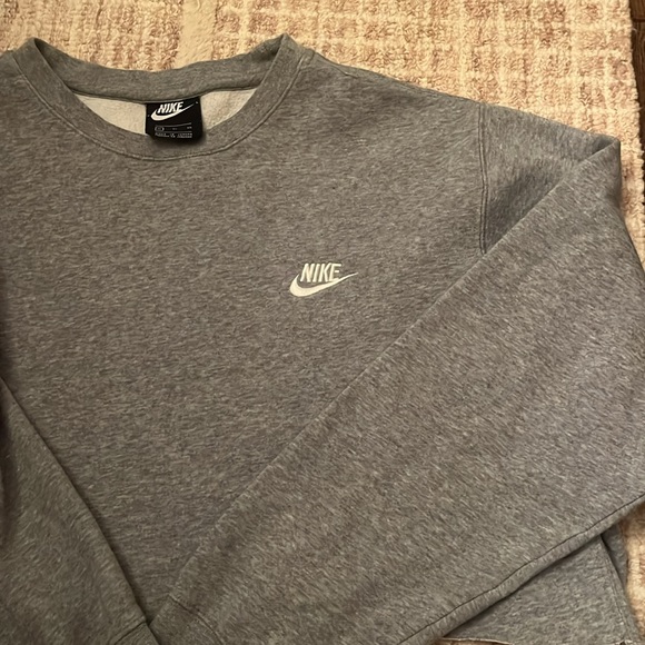 Cropped Gray Nike Crewneck - Picture 6 of 11